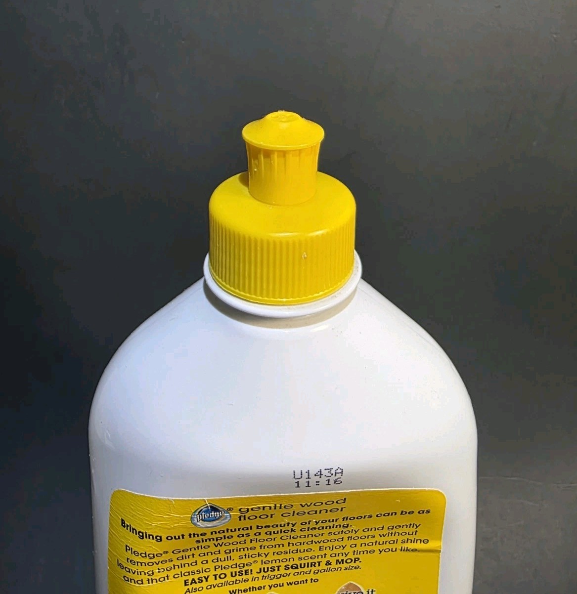 ( 1 ) Pledge Clean It Gentle Wood Floor Cleaner ~ Lemon Scent ~ 27 Fl. oz.