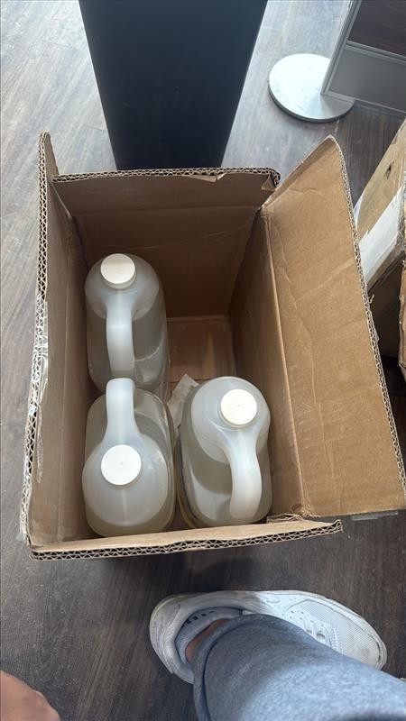 Diversey™ Heavy Duty Prespray – Pack of 4 (1 Gallon Each)