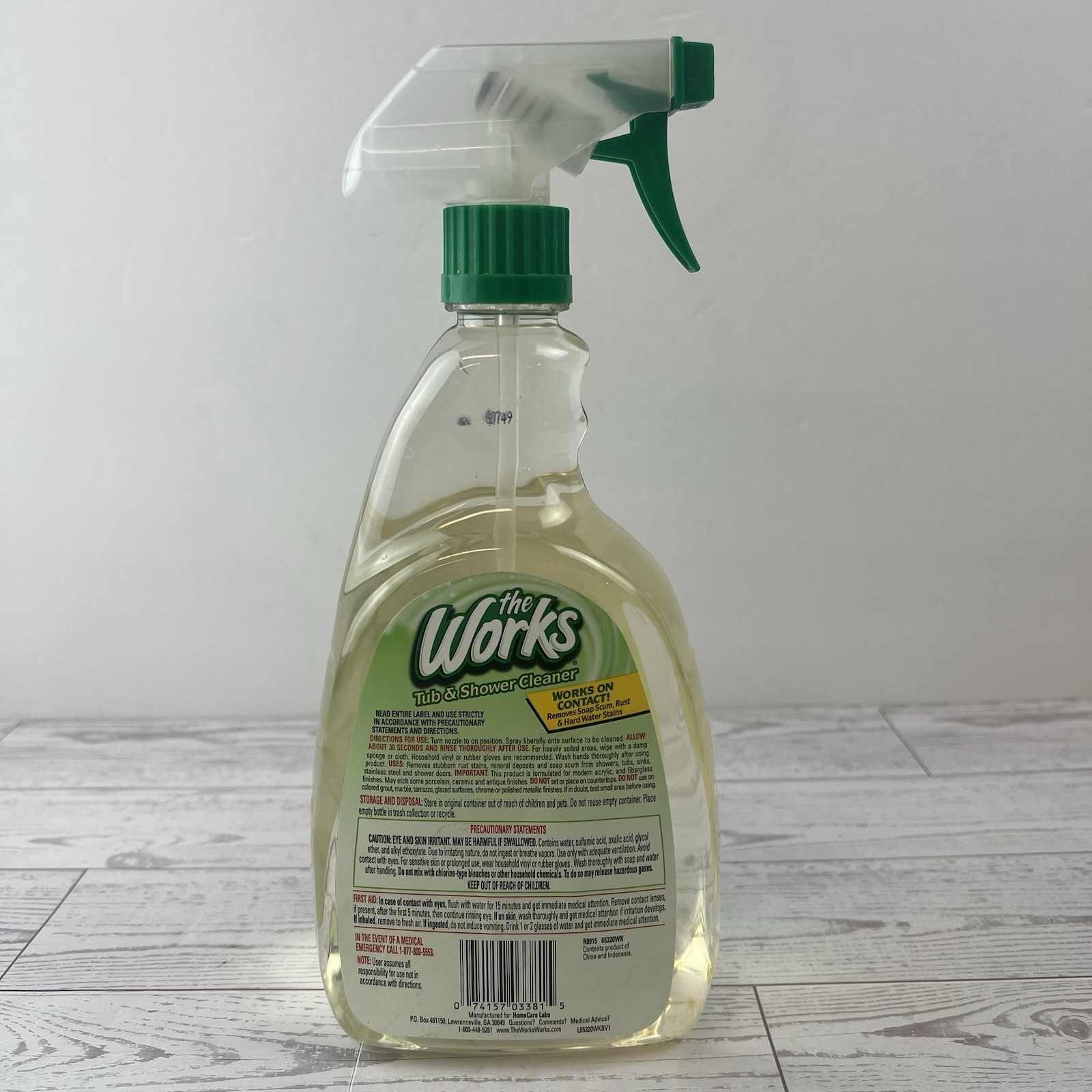 (1) The Works Tub & Shower Cleaner Spray 32 oz