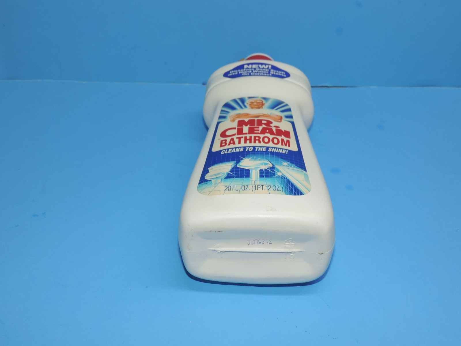 VTG. MR CLEAN BATHROOM CLEANER 28oz. BOTTLE 1992 SOAP SCUM RETRO MOVIE PROP