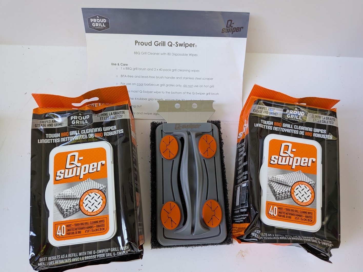 Proud Grill brand – Grill Cleaning Kit – 2 packages of wipes and a scrubber