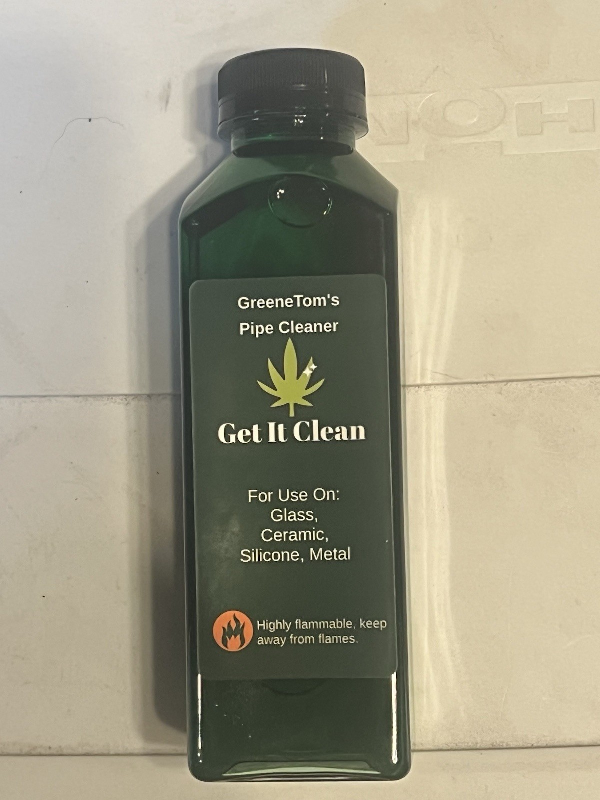 Bong, and resin GreeneTom’s, Get It Clean, Bug, Tar, and Resin Cleaner.￼