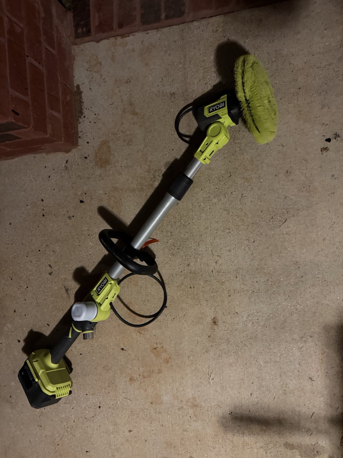 Ryobi One+ 18V Soap Dispensing Telescoping Scrubber