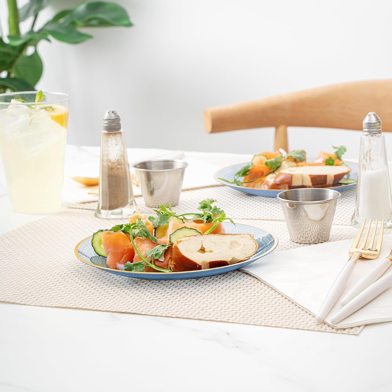Restaurantware Plastic Plates 100 Pcs 7.25″ Gold Rimmed Disposable Plates Heav