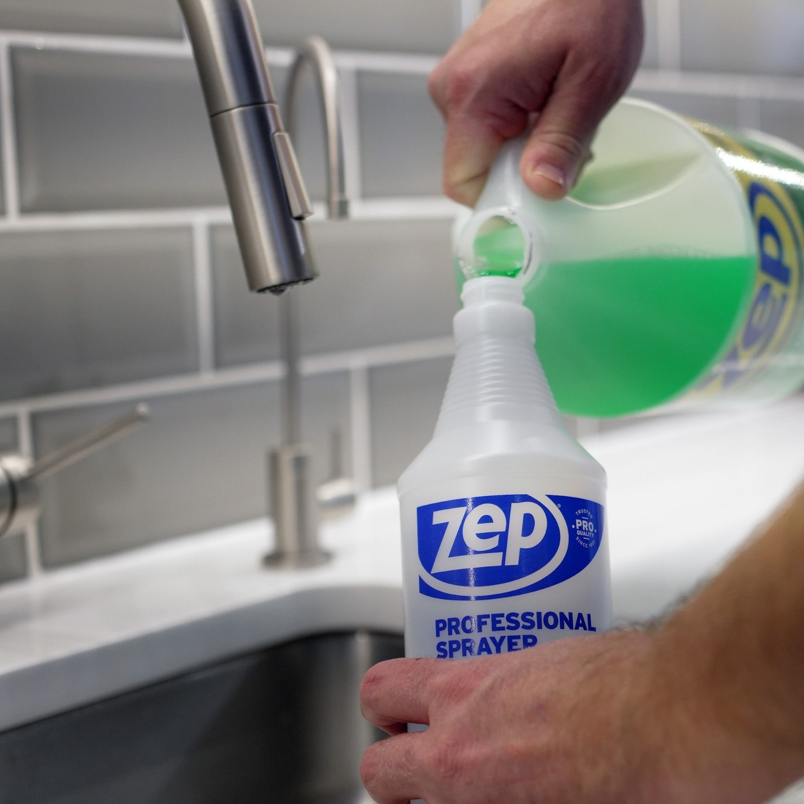Zep 32oz Plastic Spray Bottle Professional Trigger Sprayer Bottle
