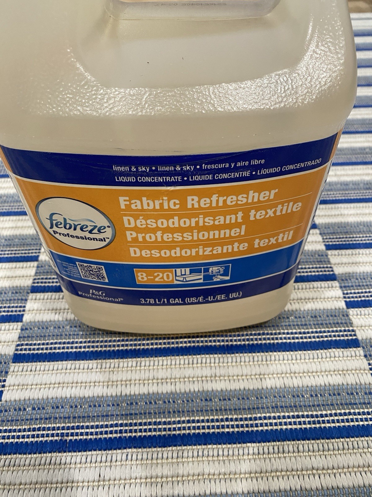 Febreze Fabric Refresher Concentrate 8-20 3.78L / 1 gal