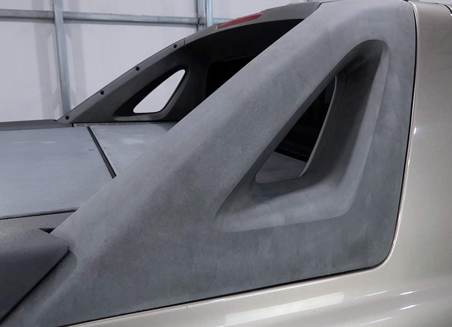 Black Plastic Restorer – Instantly Restore Your Faded or Damaged Black Plastic T