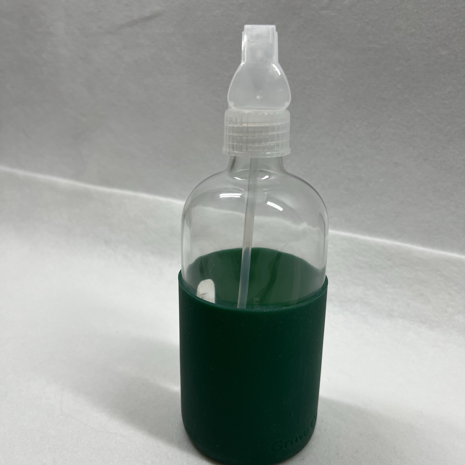 NEW Grove Co Reusable Glass Spray 16oz Bottle w/ Fresh Green Silicone Sleeve Box