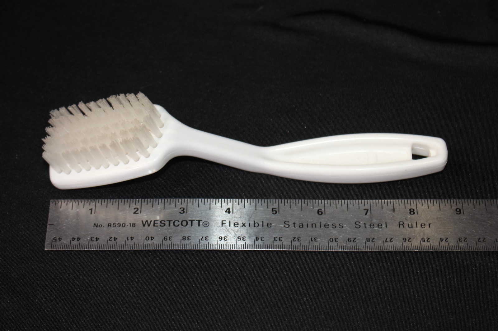 Rubbermaid Kitchen Veggie Vegetable Scrub Brush 1A09