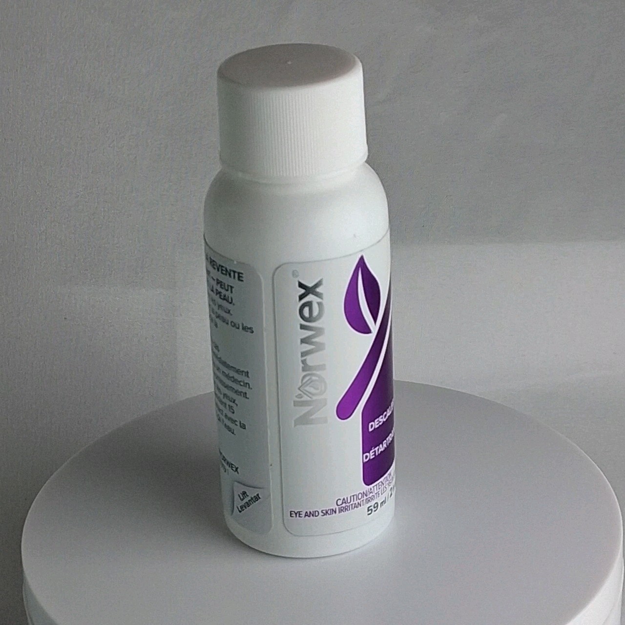 NEW Norwex Descaler 2oz Sample Size Travel Friendly Hard Water Stain Remover
