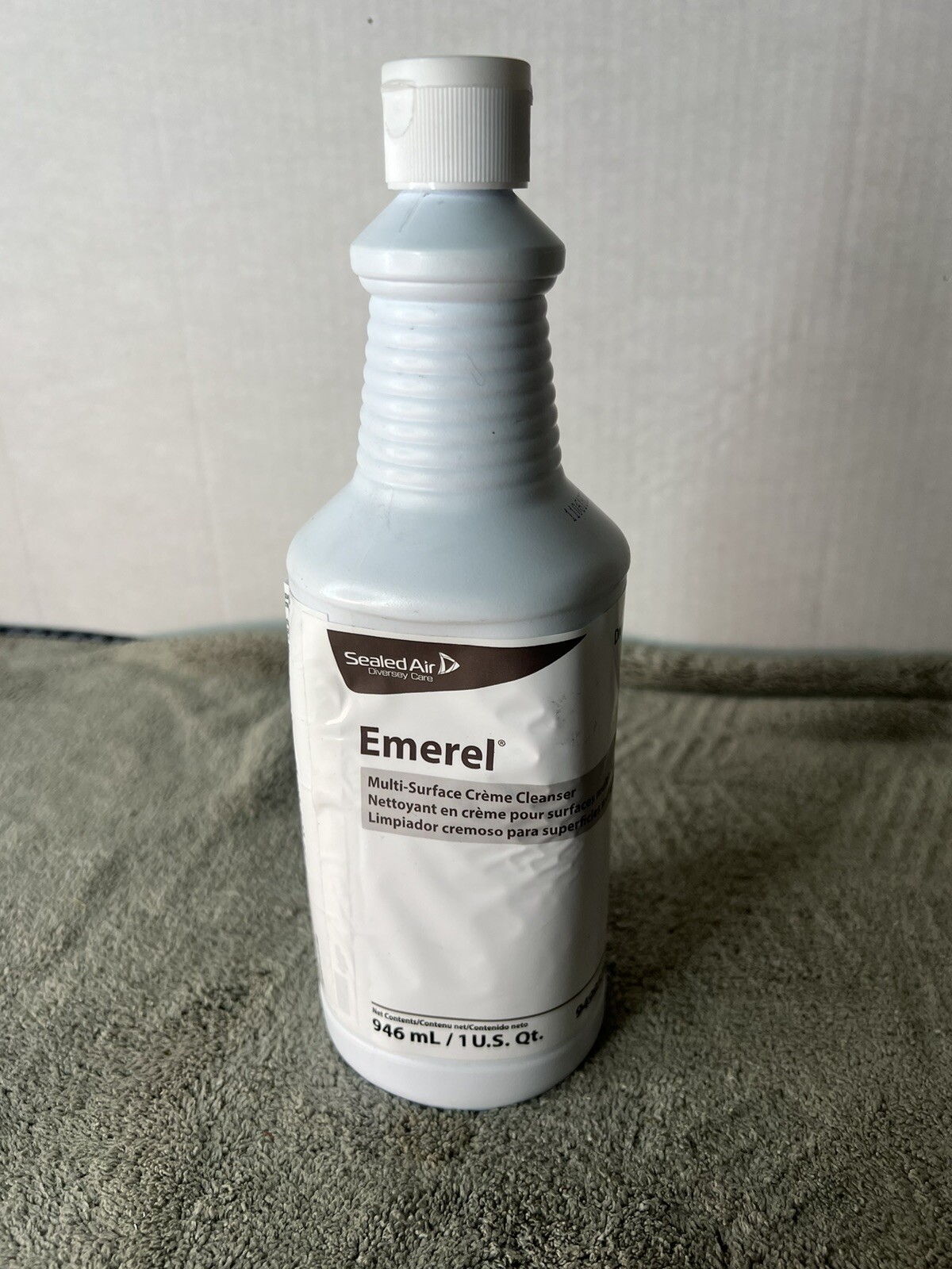Diversey Emerel Multi-surface Creme Cleanser 4995295 R7 – 1 Quart/32oz Bottle(1)