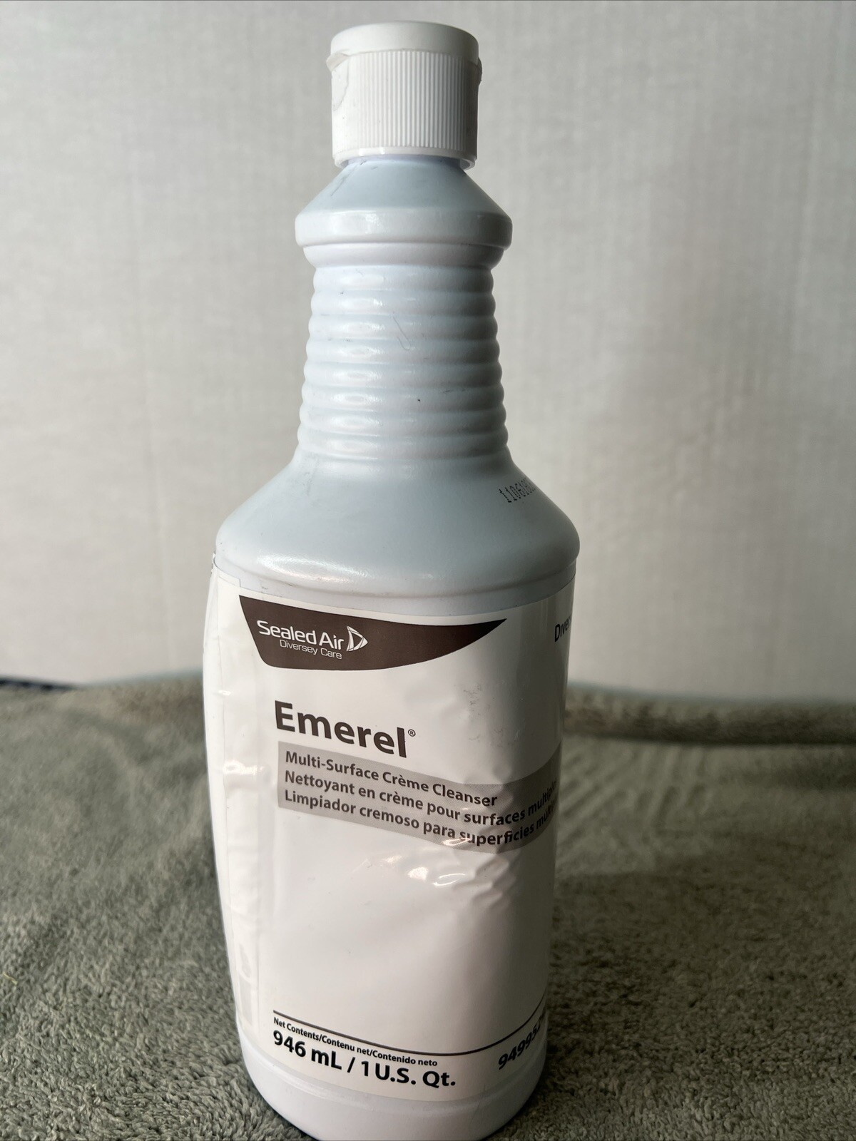 Diversey Emerel Multi-surface Creme Cleanser 4995295 R7 – 1 Quart/32oz Bottle(1)