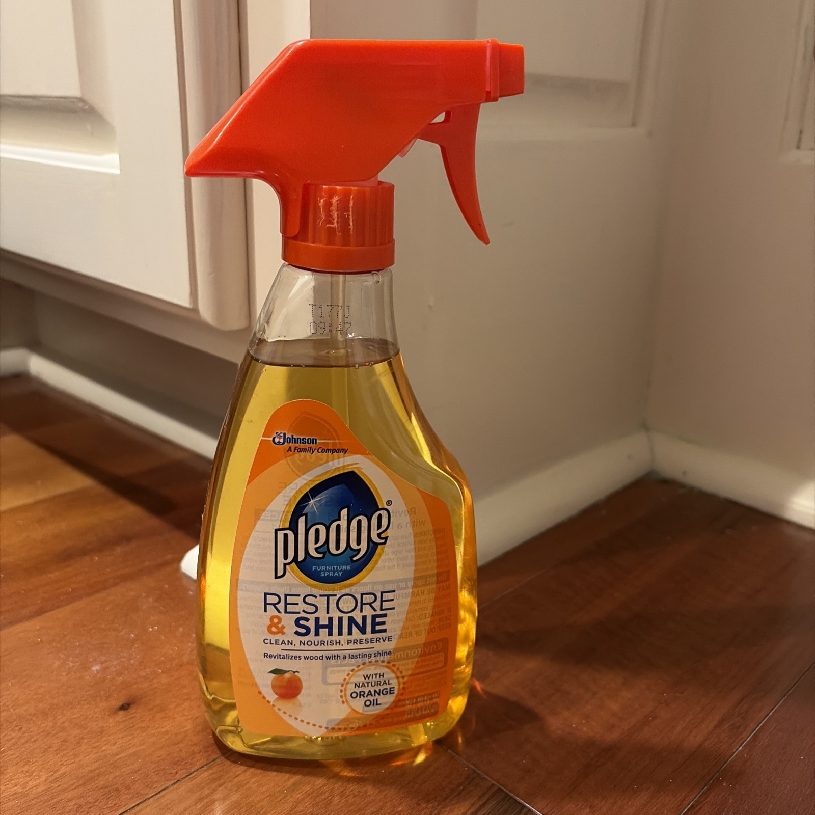 2001 Pledge 16 oz. Pledge With Orange Oil- Trigger Spray Bottle