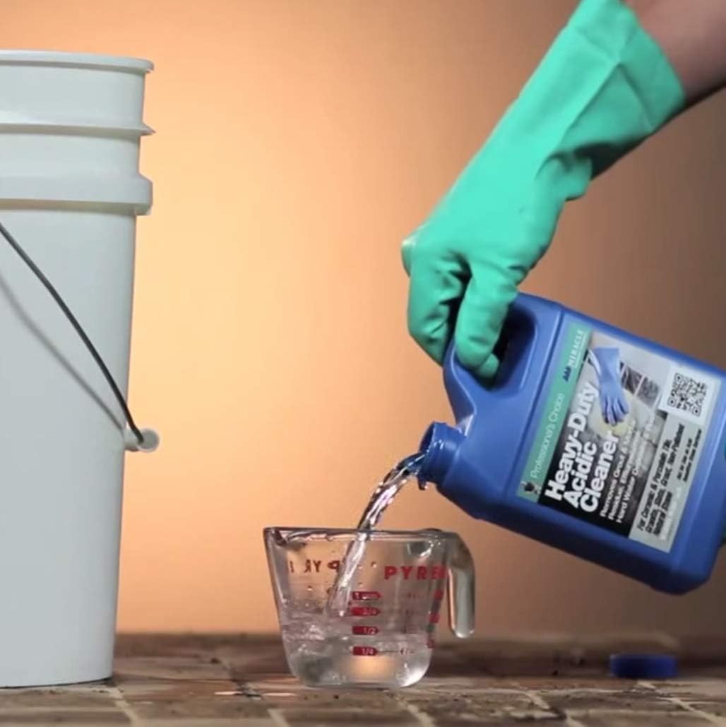 Essential Heavy-Duty Acidic Cleaner – Quart for Tile, Grout, Rust & Haze Remover