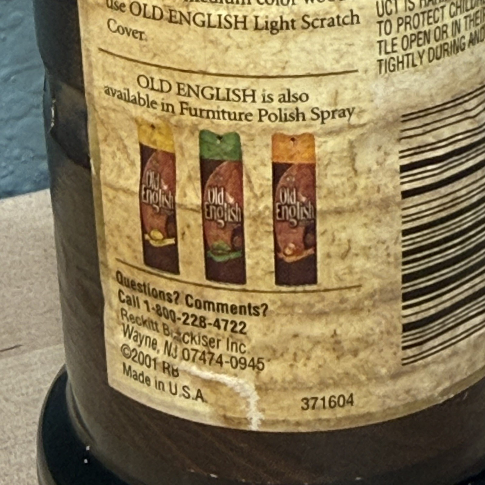 Old English Scratch Cover Vintage Red Cap for Dark Woods 8oz Bottle 95% Prop