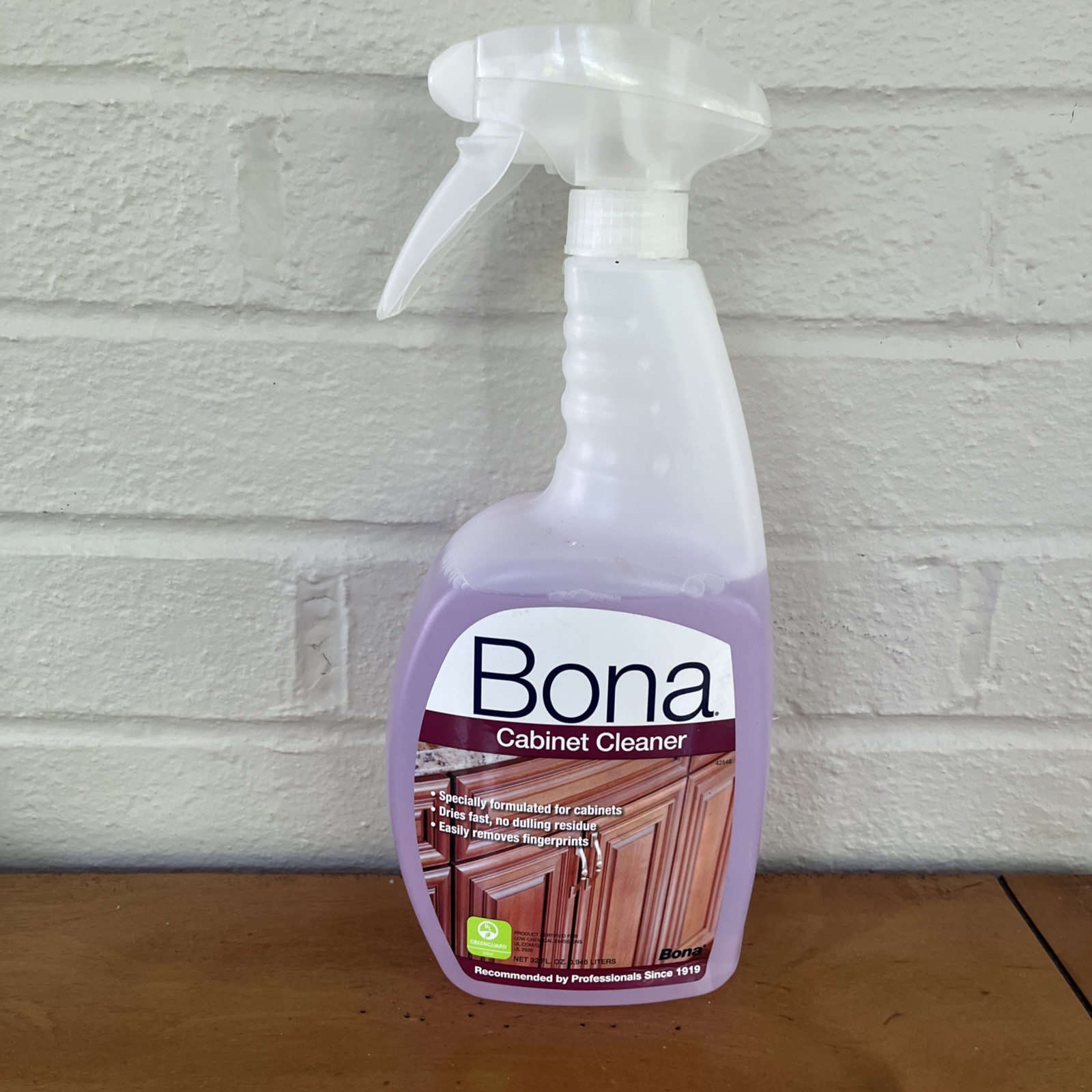 Bona Cabinet Cleaner 32 oz Residue-Free Non-Toxic Biodegradable Spray Bottle 90%