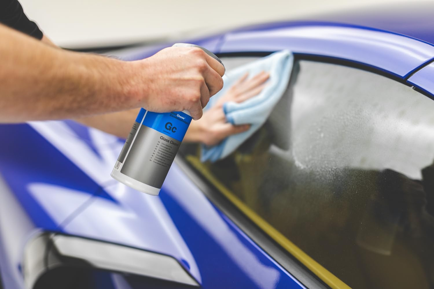 Glass Cleaner – Effortlessly Removes Stubborn Dirt, Oil, Grease, Insects, and Re