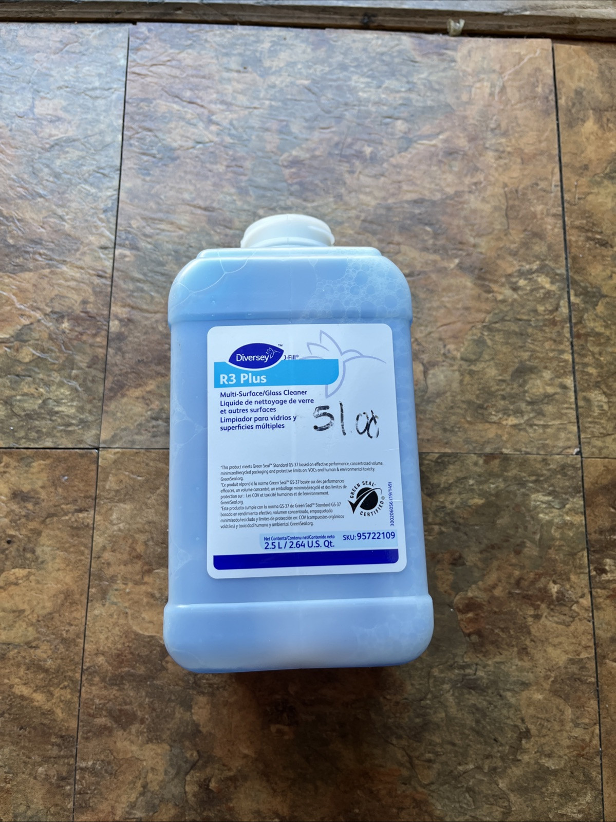 Room Care 95722109 84.5 oz. R3 Plus Multi-Surface and Glass Cleaner