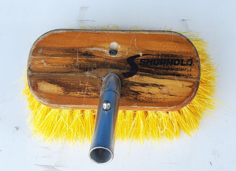 SHURHOLD Heavy Duty Deck Brush w/ Telescoping Handle 40″-72″ (101cm-182cm) Used