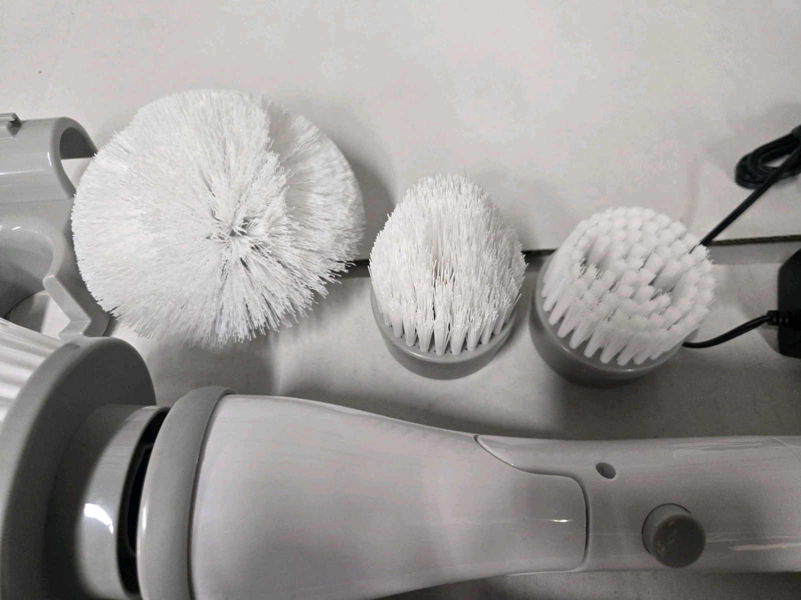 Homitt Cordless Power Scrubber HM115C – 4 Brush Heads – Bathroom Shower Walls