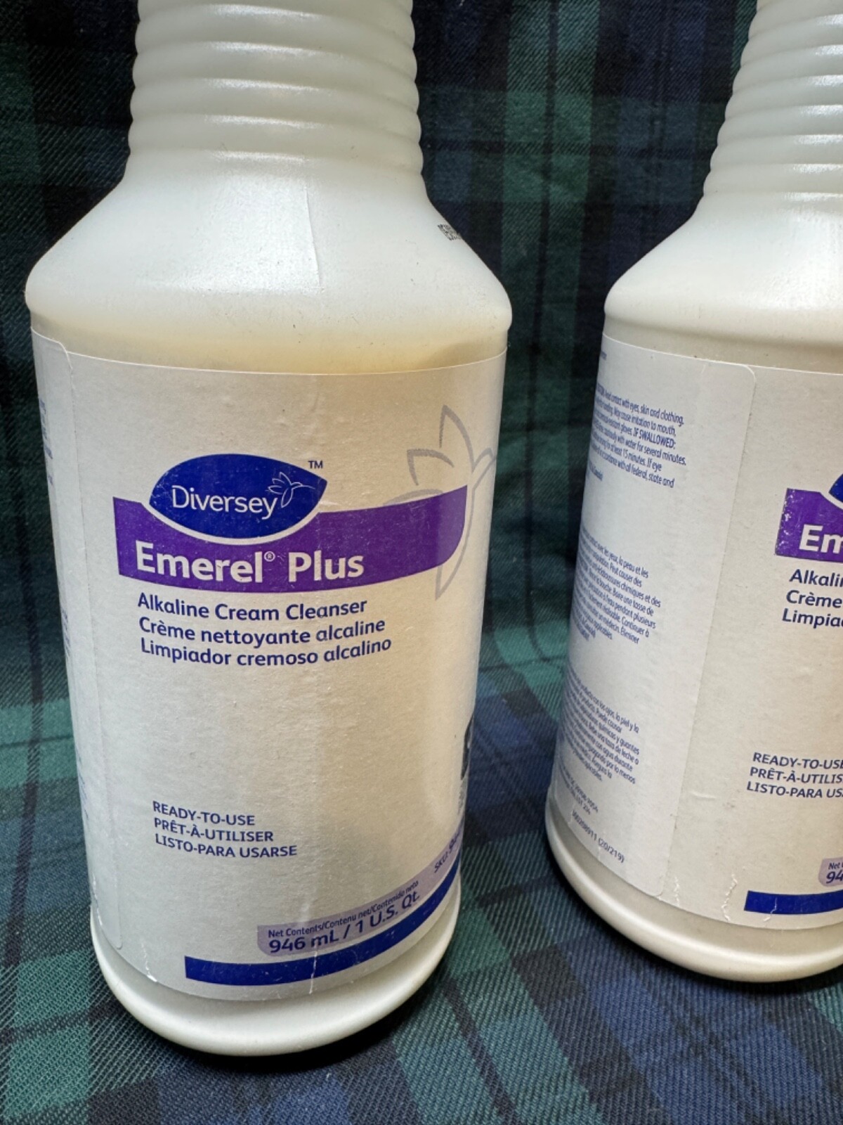 2 – Diversey Emerel Multi-Surface Creme Cleanser, Fresh Scent, 32 Oz Bottle