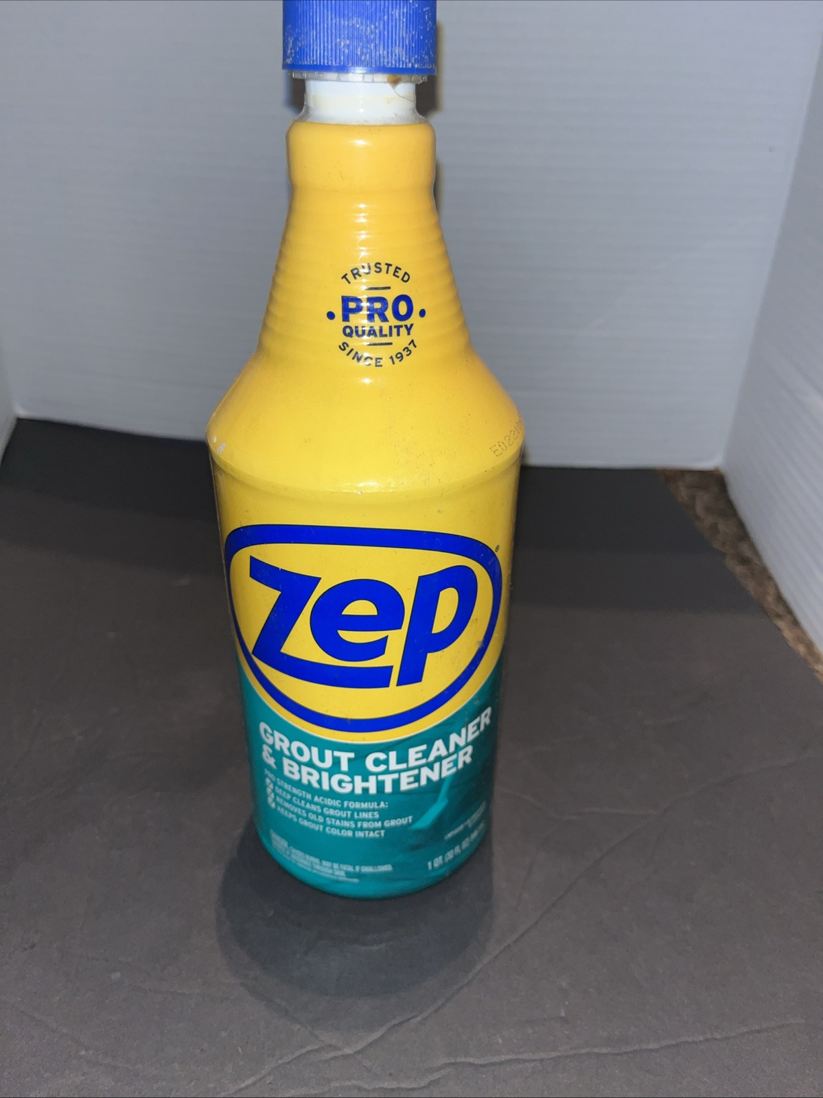 Zep GROUT CLEANER & Whitener 32 oz. Professional Strength Stains Lines ZU104632