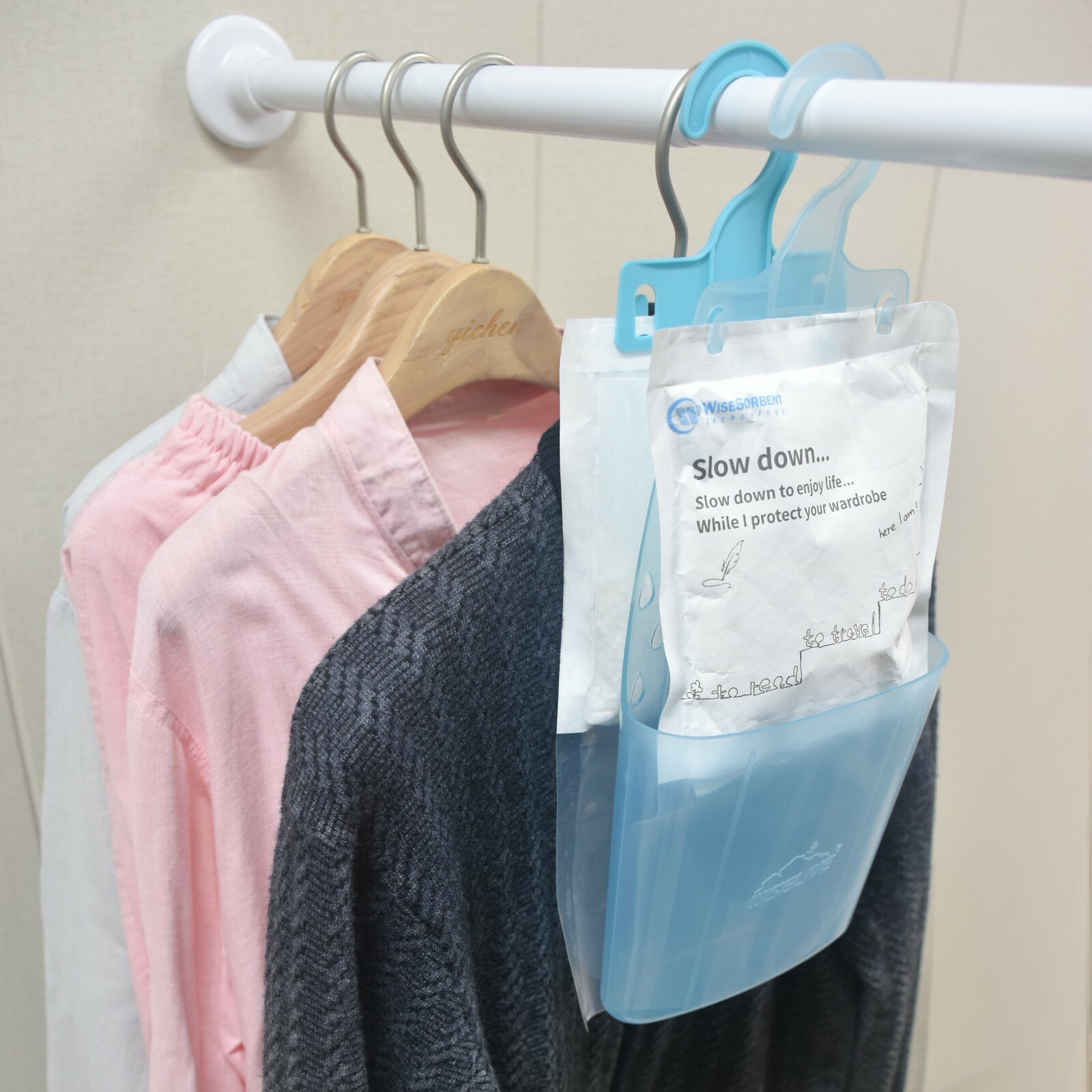 Wisesorb Moisture Absorber Refill Hanging Bags 12 Pack (7 oz. ea.) 6psc Hooks