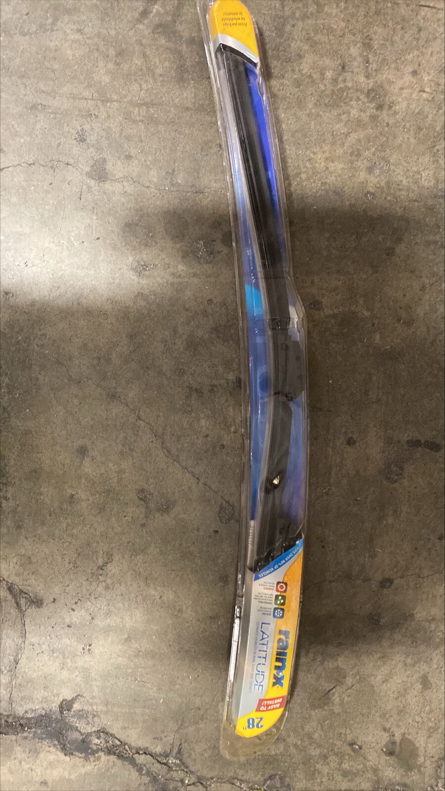 Rain-X 28″ Latitude Wiper Blade Smooth Wiper All Weather, Universal Fit