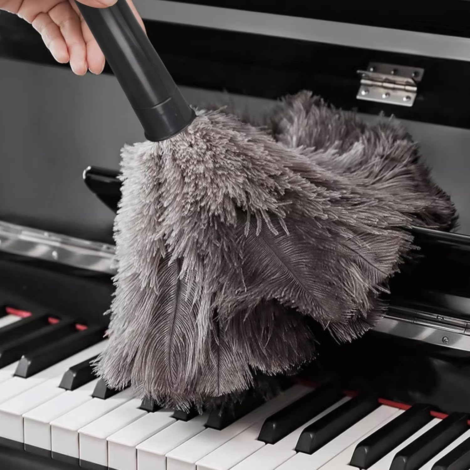 Extendable Ostrich Feather Duster – Lightweight, Anti-Static, Handheld Elegance