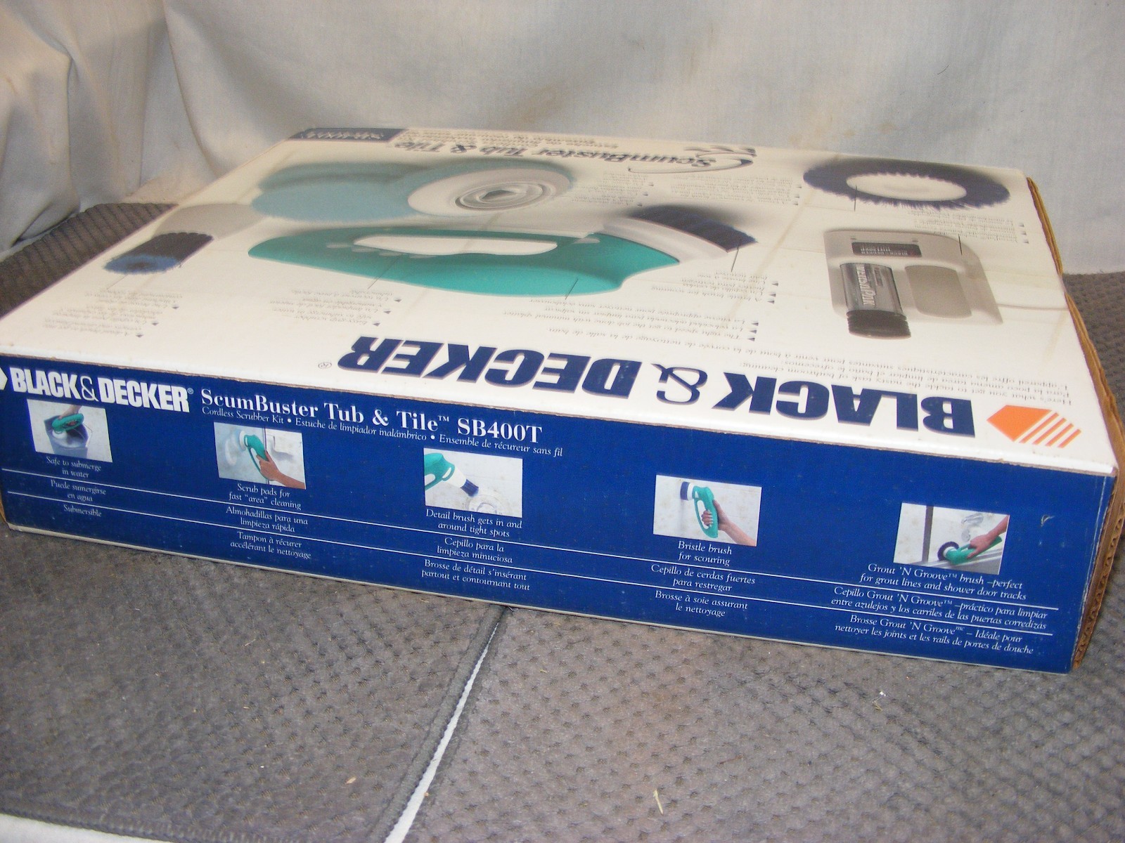 BLACK & DECKER SCUMBUSTER CORDLESS POWER TUB & TILE SCRUBBER SB400T**NEW IN BOX