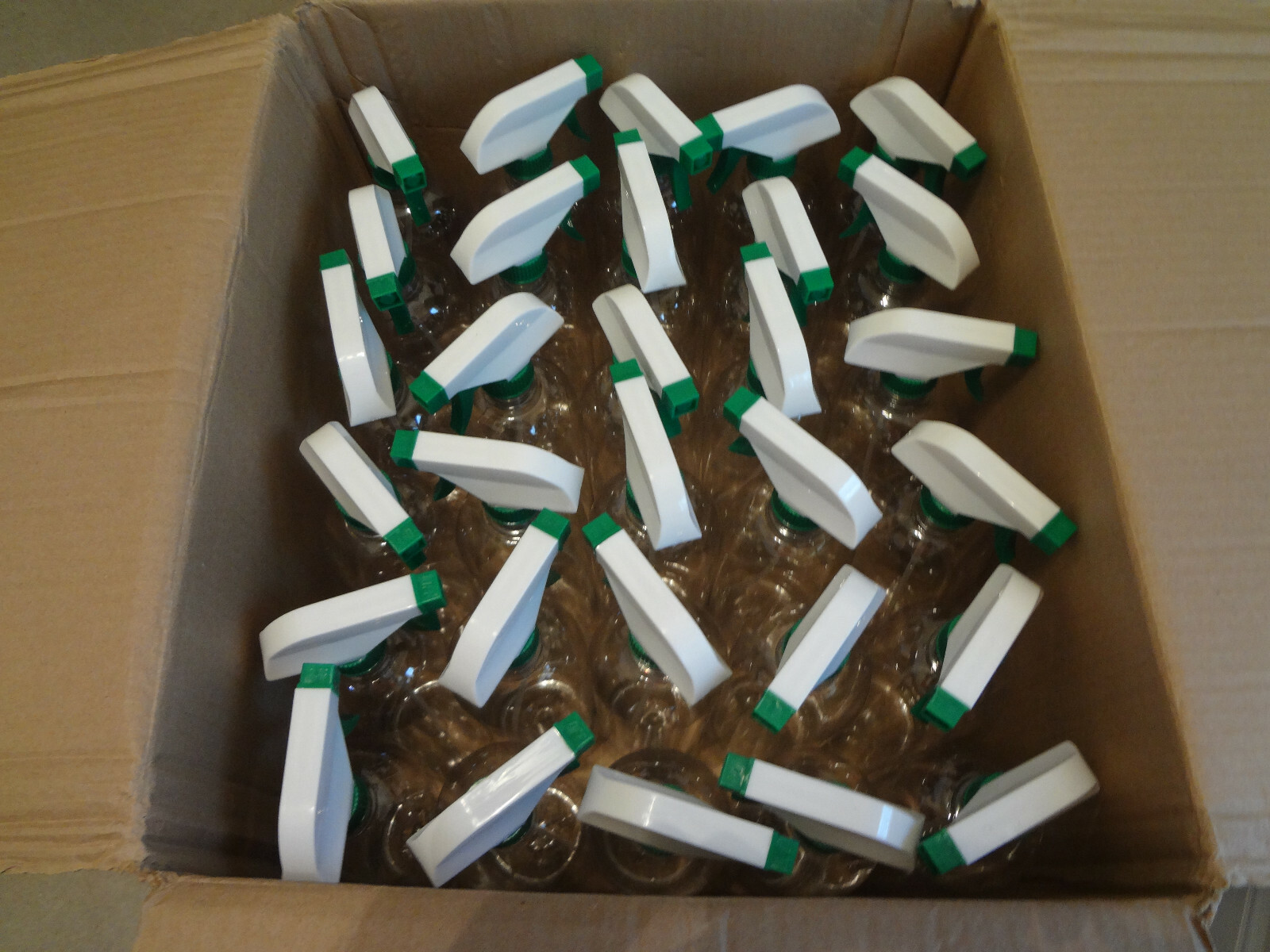 Clear Plastic 24 oz. Spray Bottle – Box of 30 Bottles