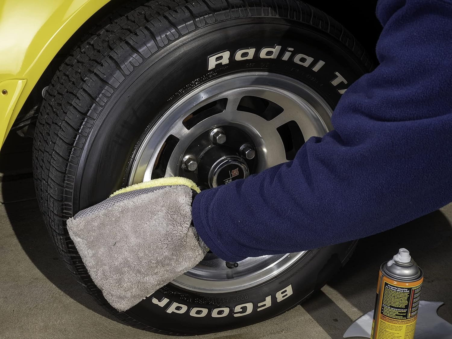 Extra Large Microfiber Auto Tire Scrubbing Mitt with Detachable Plastic Spray Sh
