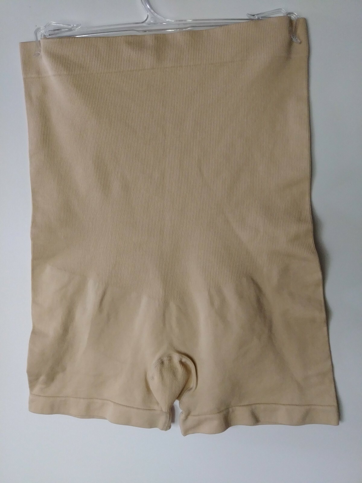 BLACK FUCHSIA HI-WAIST SEAMLESS BEIGE BRIEFER SZ M. NWOT.