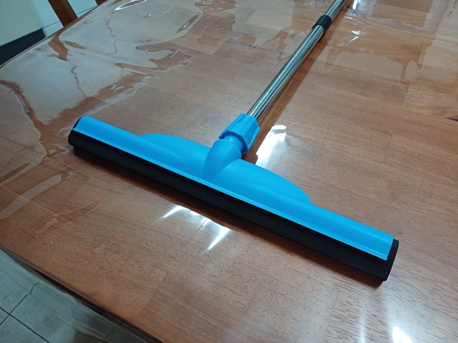 Heavy-Duty 17″ Floor Squeegee + 59″ Telescopic Long Handle For Thorough Cleaning