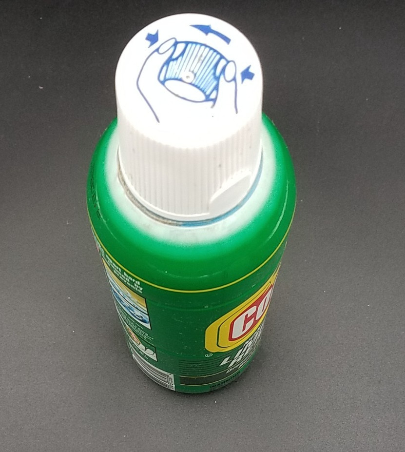VINTAGE COMET LIMESCALE REMOVER WITH SPOUT, 3/4 FULL, Discontinued Italy 1993