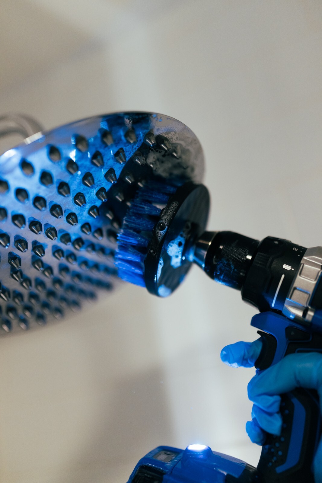 Diamond Shine 4 Inch Medium Drill Brush for Scrubbing and Cleaning w/ 6″ Ext