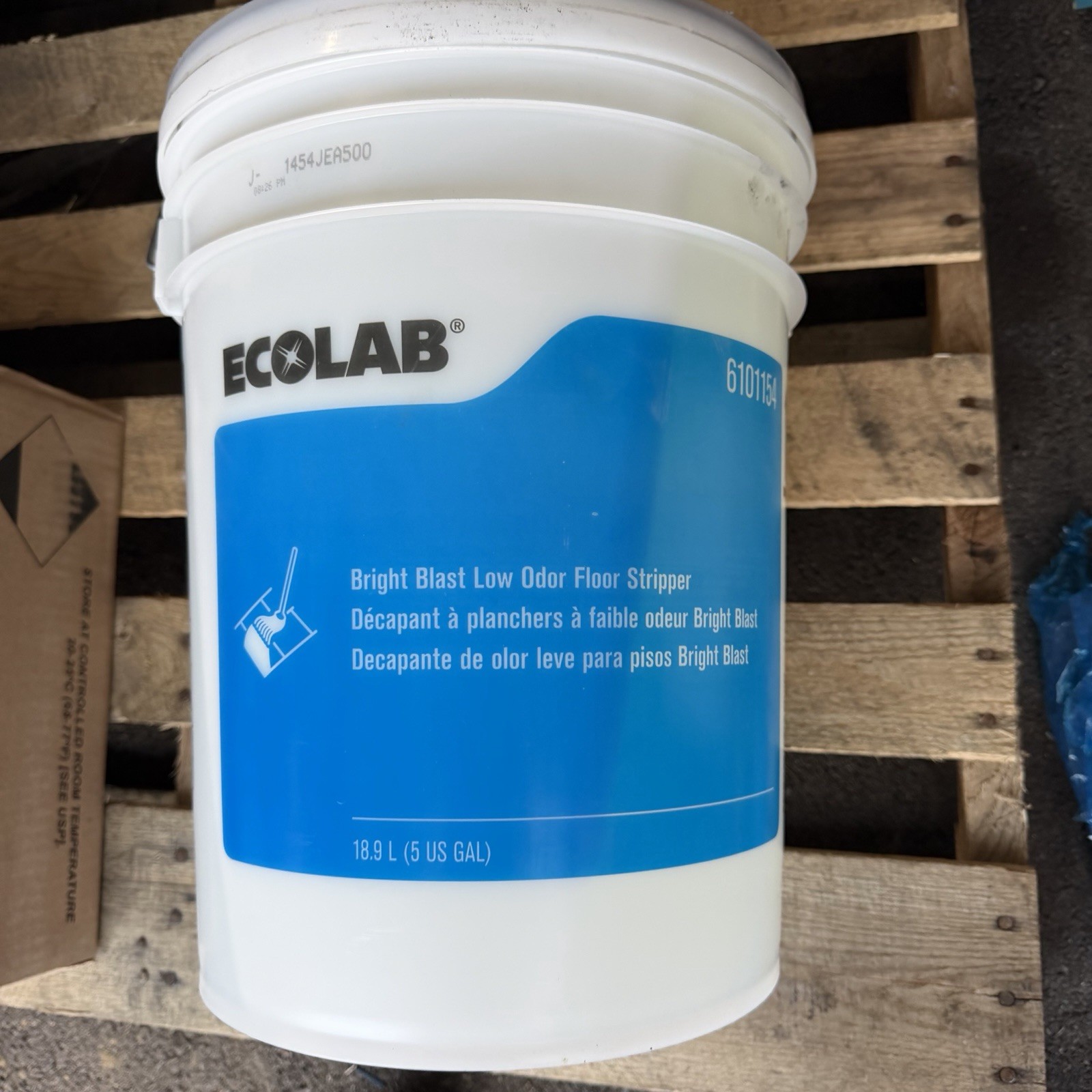 Ecolab 6101154 Bright blast Low Odor Floor Stripper 5 gallon bucket