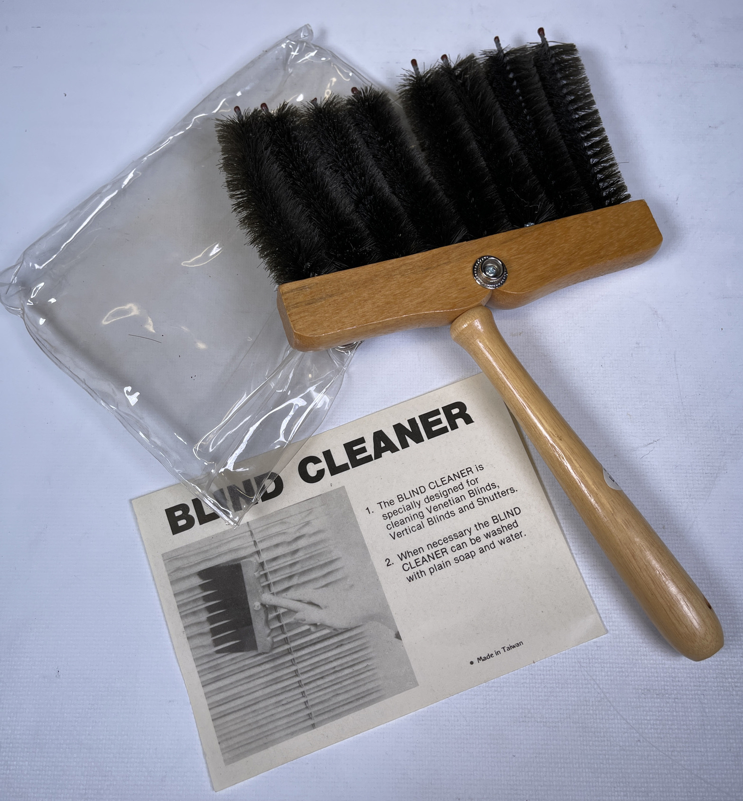 LILLIAN VERNON Vintage Blind Cleaner Wood Handle Made in Taiwan