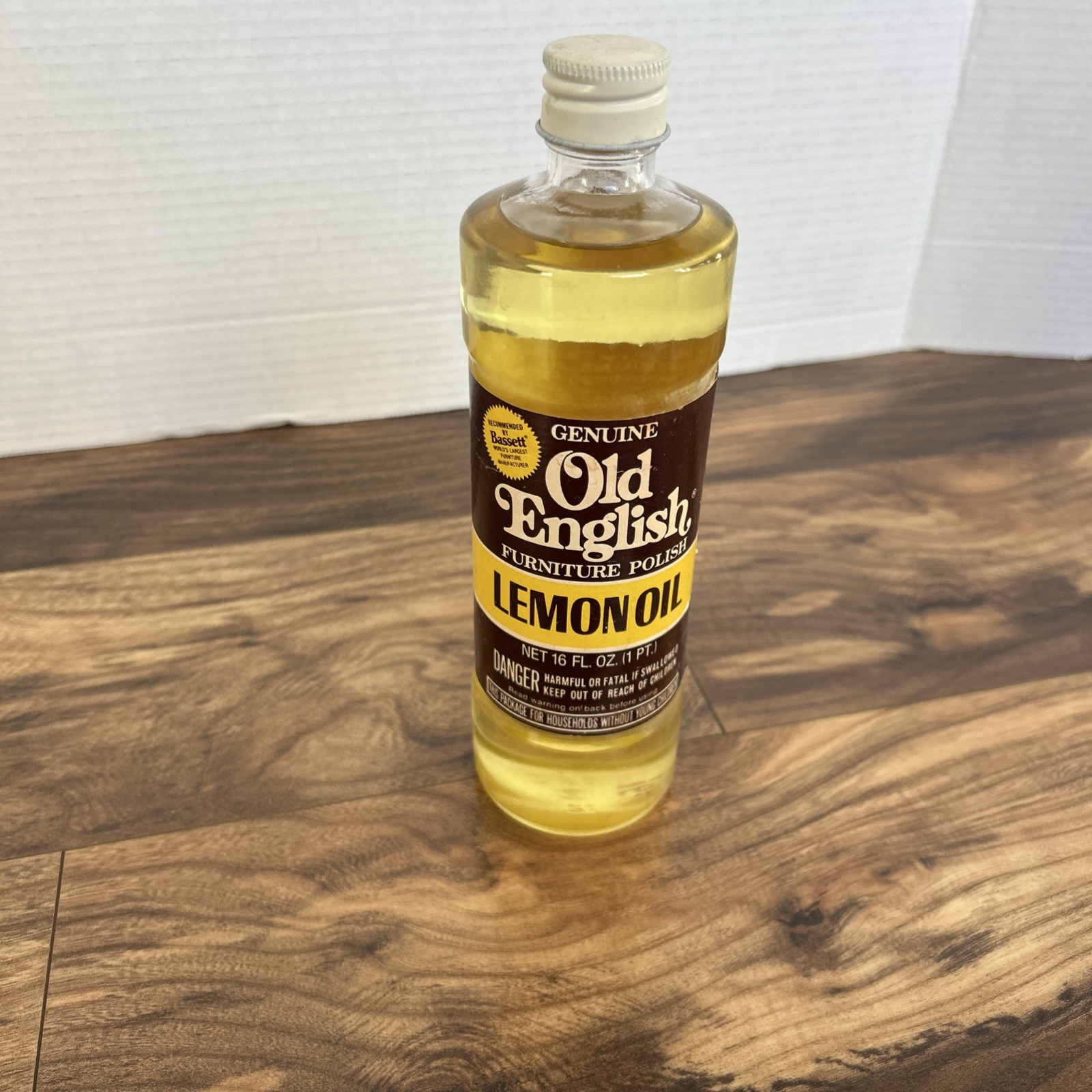 Old English Lemon Oil Furniture Polish FULL 16 Oz GLASS Bottle Vtg NOS PROP