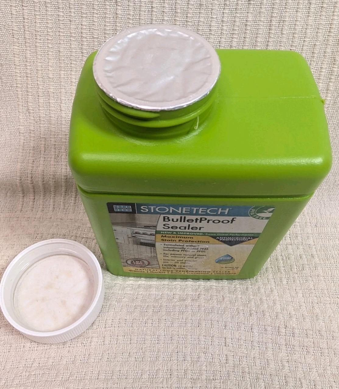 Laticrete Stonetech Bulletproof Sealer – Stone Counter 16 Oz / 1 Pint Sealed