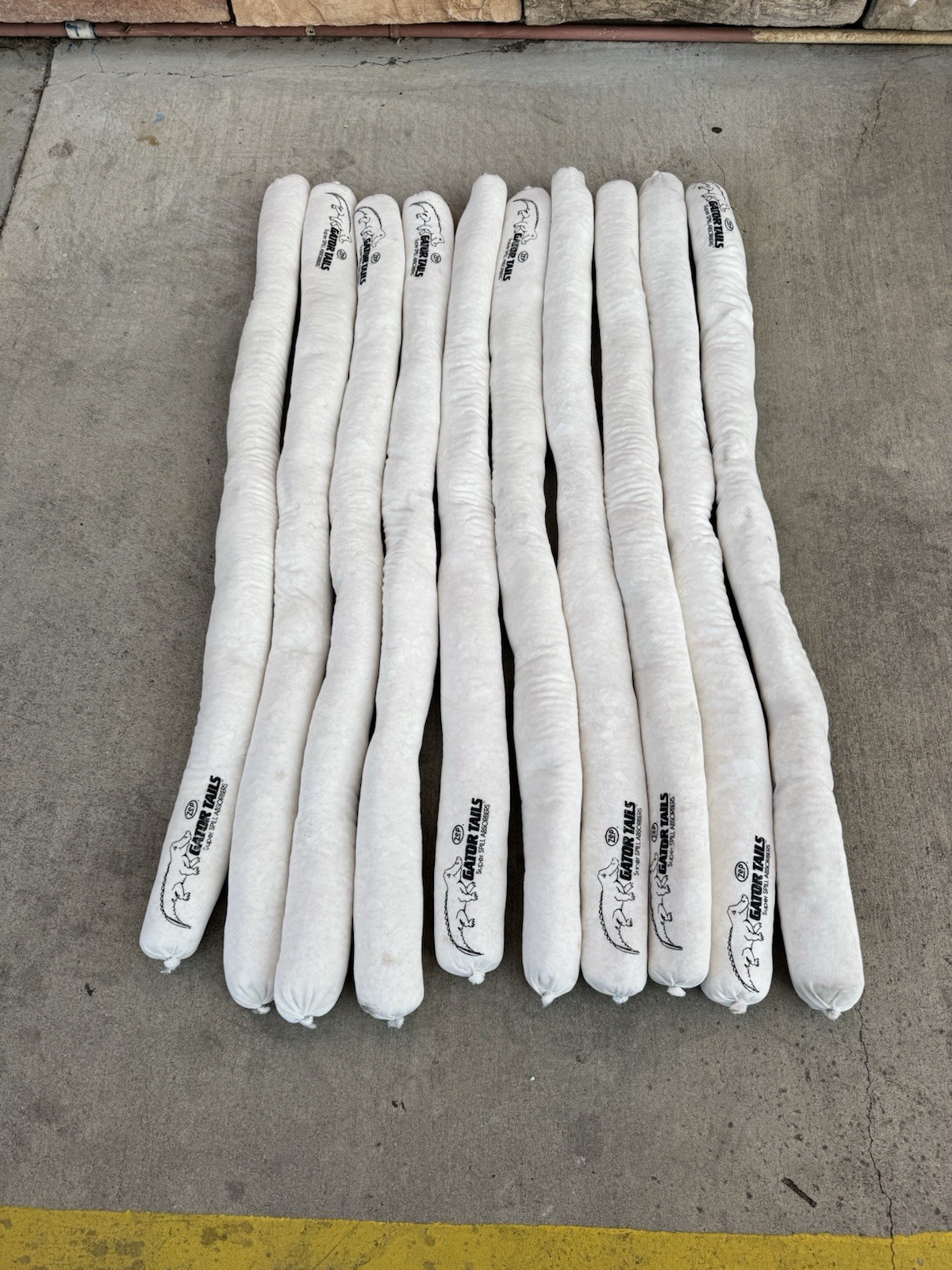 Gator Tails Zep Heavy duty 36″ L x 4″ Diam, Universal Absorbent, Absorbs All