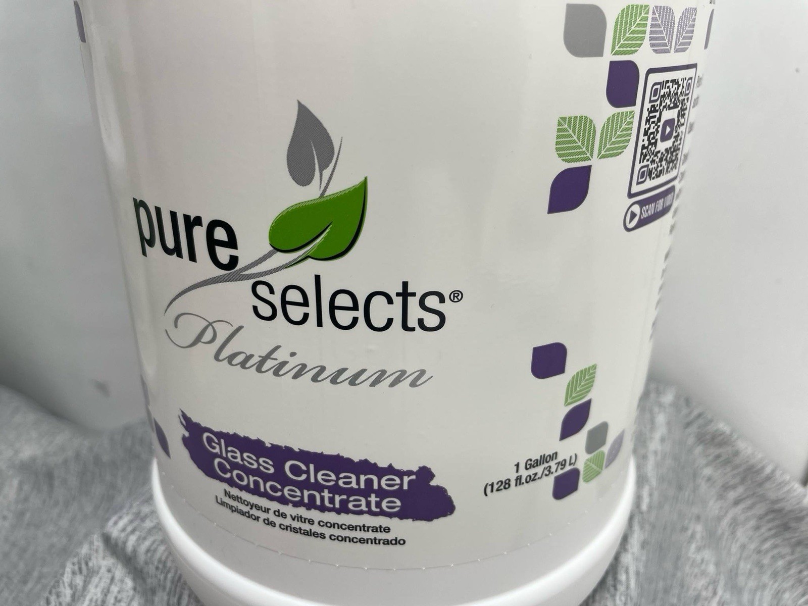 Pure Selects Platinum Glass Cleaner Concentrate 1 Gallon M4
