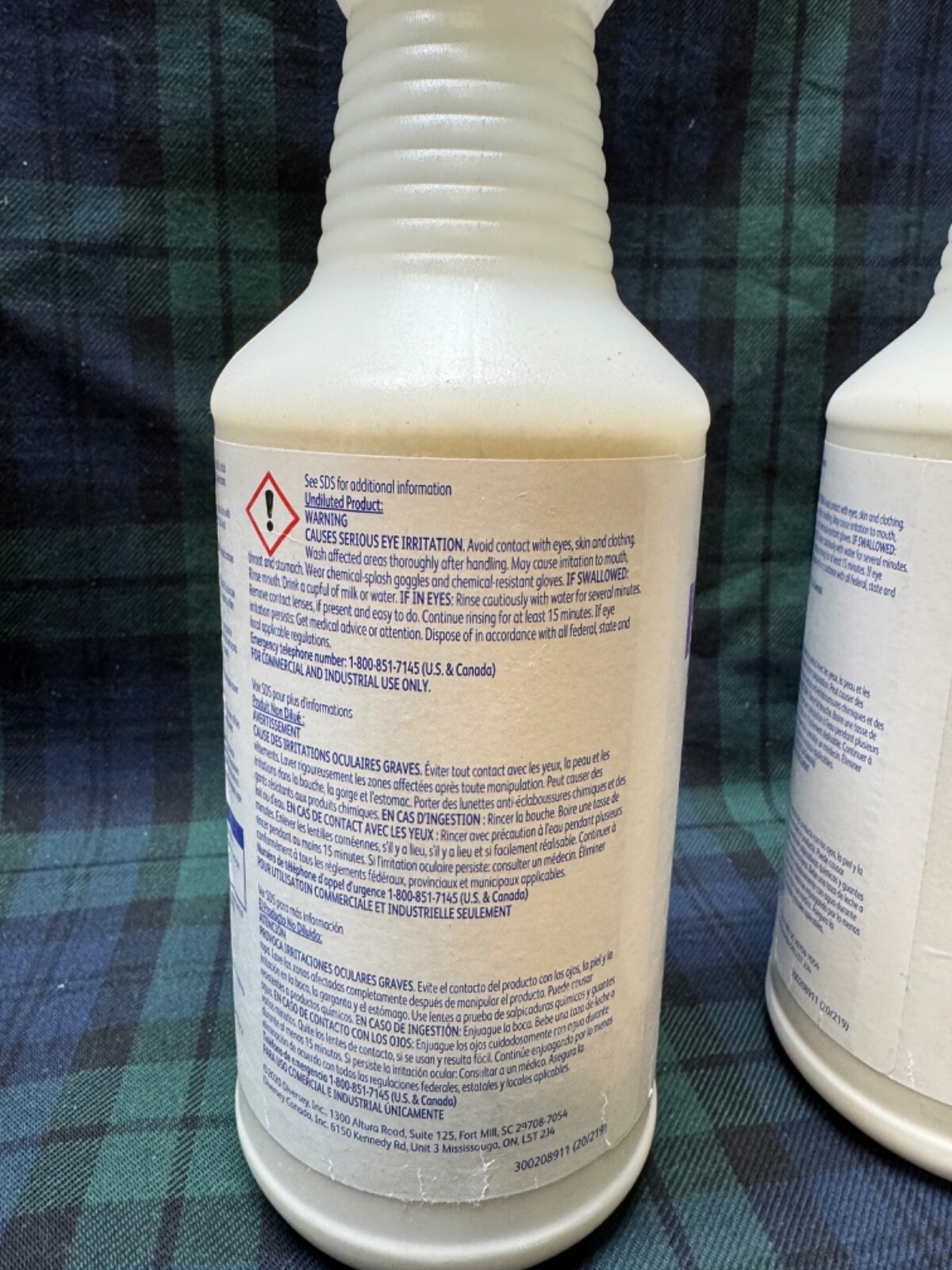 2 – Diversey Emerel Multi-Surface Creme Cleanser, Fresh Scent, 32 Oz Bottle