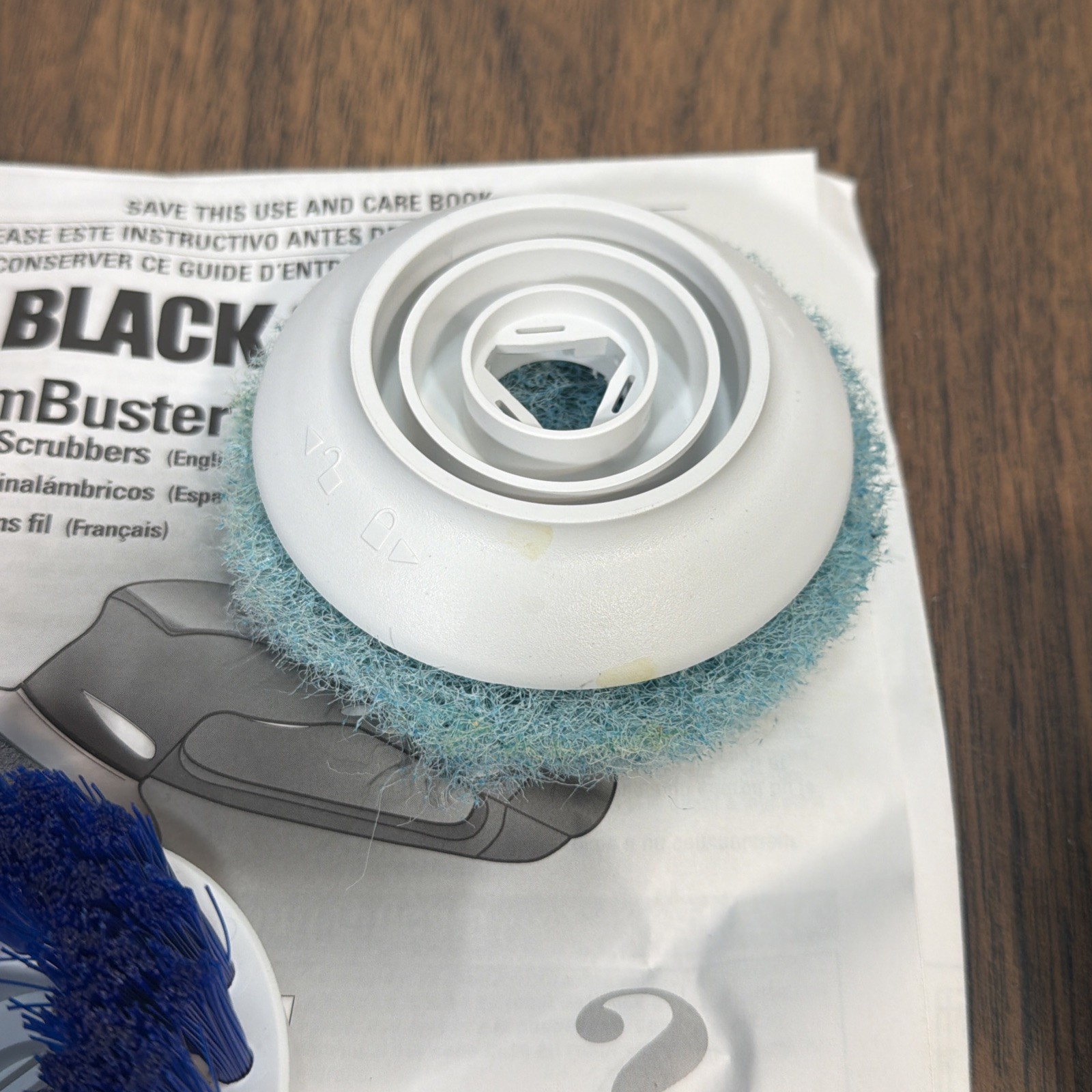 Black and Decker Scum Buster w/ Lot of Accessories, NO BATTERY or Charger SB400