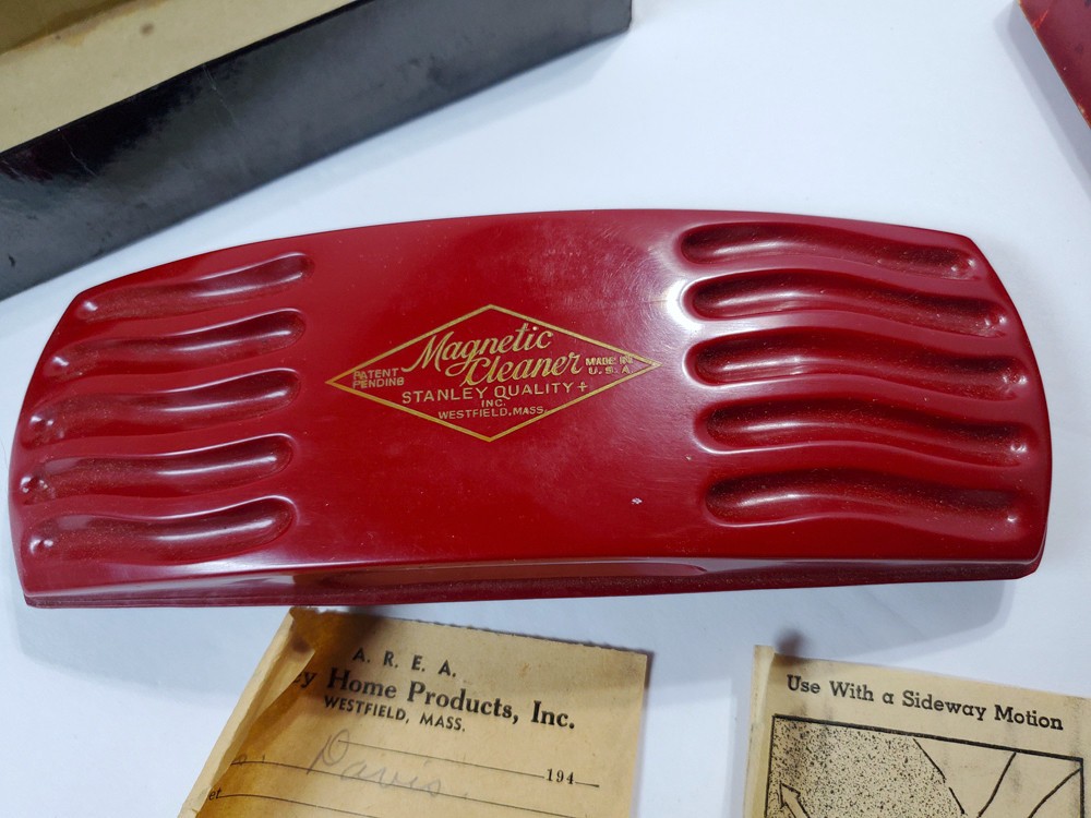 1950s STANLEY MAGNETIC CLEANER Red Black Bakelite Brush Original Box & Papers