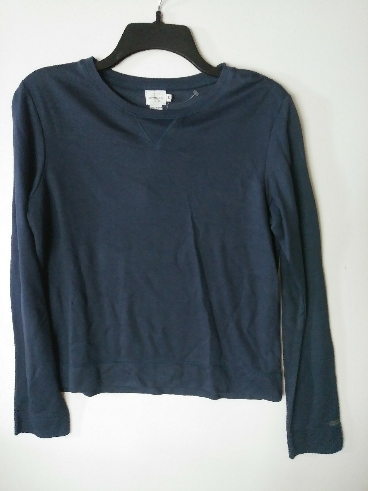 CALVIN KLEIN WOMEN’S VINSERT CREWNECK SIZE MEDIUM BLUE TOP NWT RETAIL $44.00 VGC