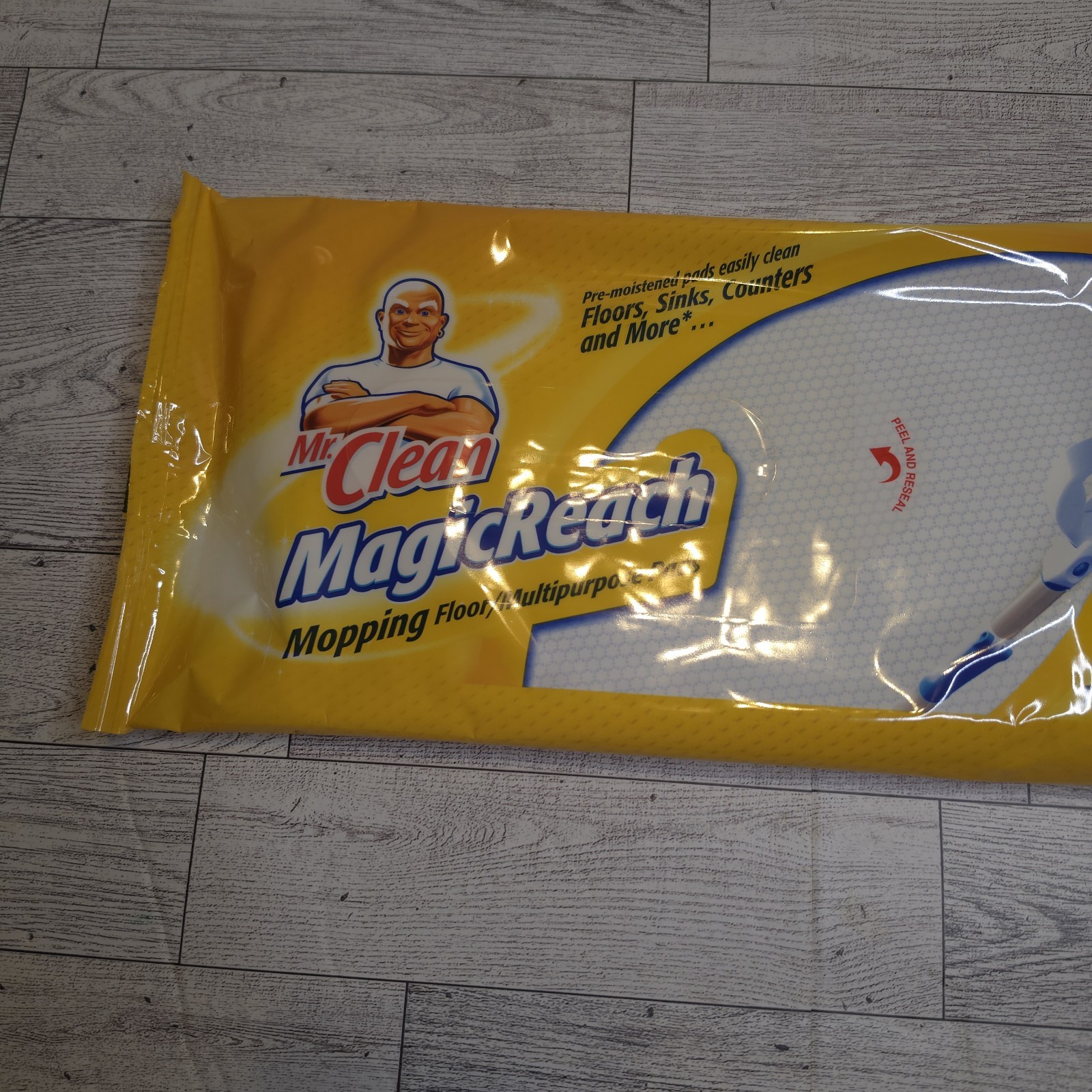 New Mr. Clean MagicReach Mopping Floor Multipurpose 12 Refill Pads Disco Sealed