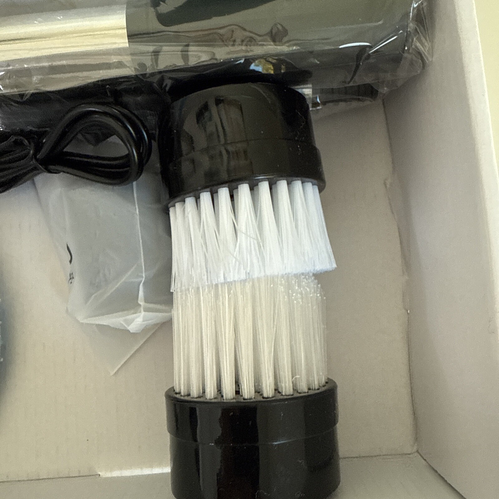 Leebein Electric Spin Scrubber, Cordless Cleaning with 8 Replaceable Brushes NEW