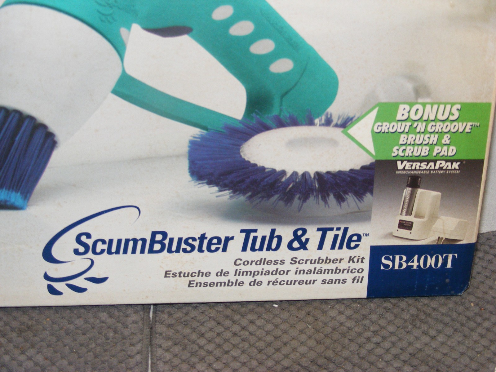 BLACK & DECKER SCUMBUSTER CORDLESS POWER TUB & TILE SCRUBBER SB400T**NEW IN BOX