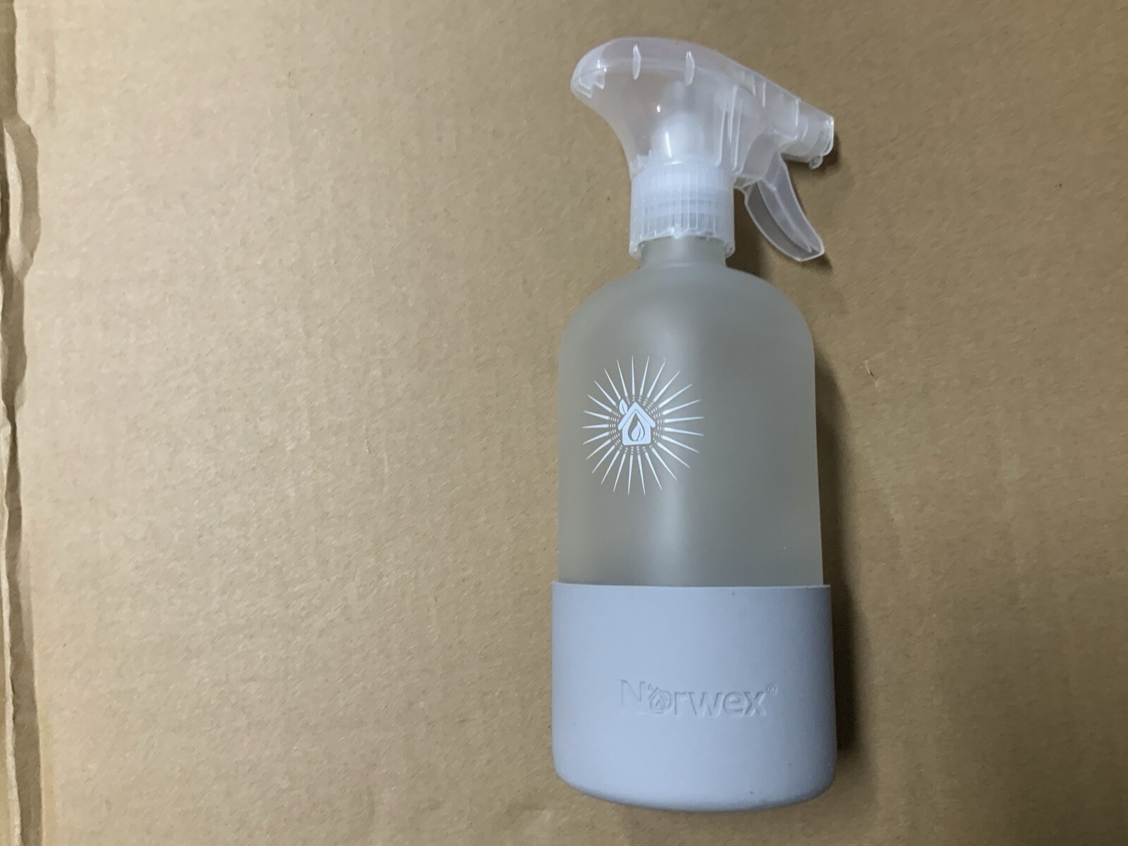 NORWEX FOREVER BOTTLE GLASS SPRAYER WITH SILICONE SLEEVE Grey 16fl oz